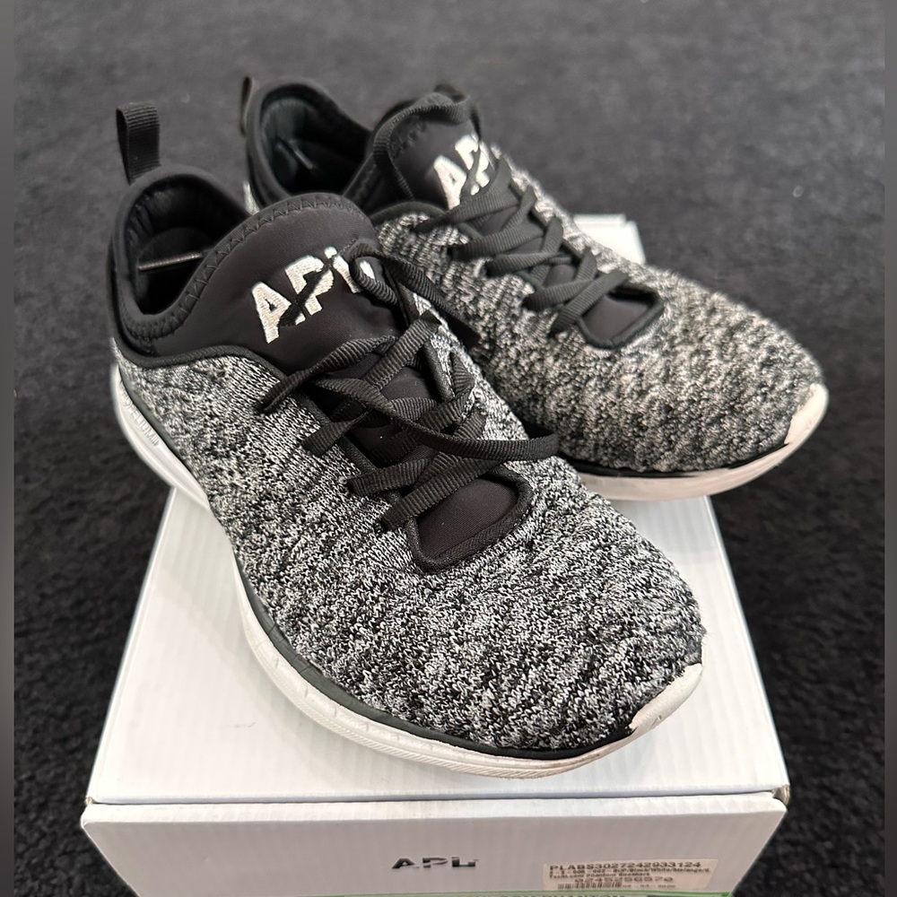 APL Women’s Techloom Phantom Sneaker, Black/ white/ melange